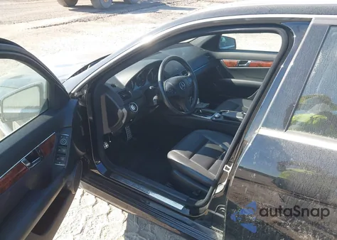 2011 Mercedes-Benz C 300 Sport 4Matic из США, поврежденный, VIN WDDGF8BB1BR152027